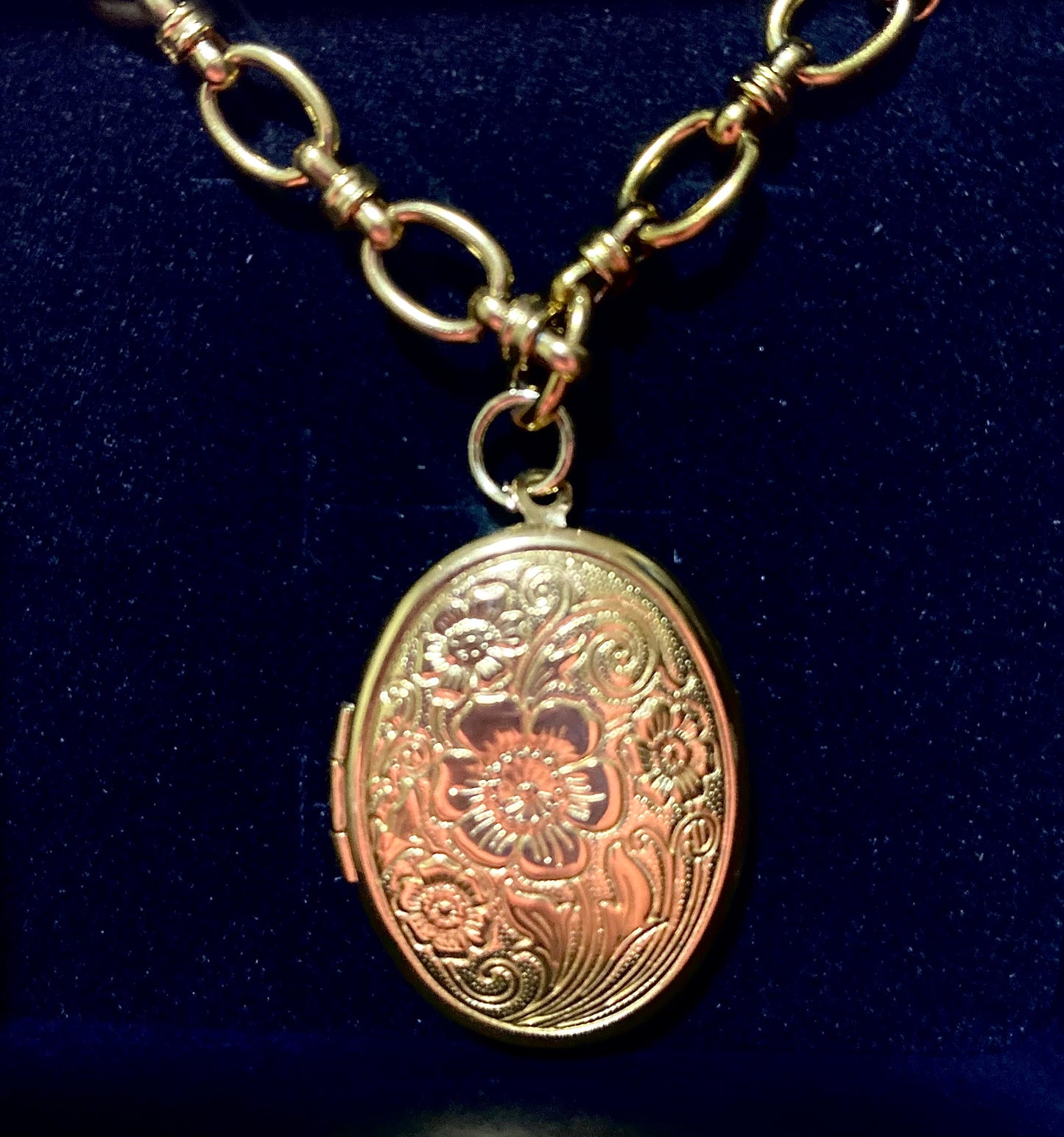 Oval Gold locket Pendant